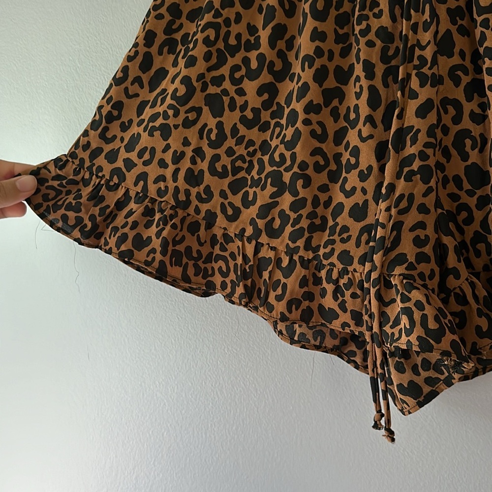 Cheetah print shorts with frilly bottom - Picture 4 of 5